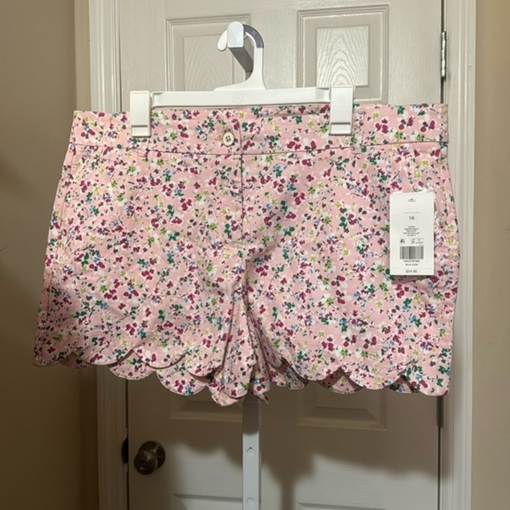 Crown & Ivy pink Ditsy Shelby scallop shorts